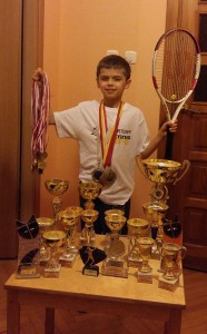 Damian Lewandowski z trofeami Damian Lewandowski z trofeami